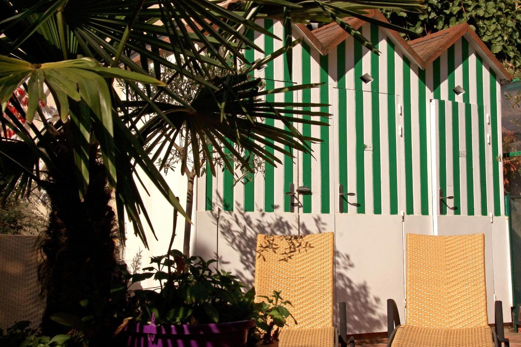 Logis Hotel Restaurant Grand Hotel De Lyon Vals-les-Bains Exterior photo
